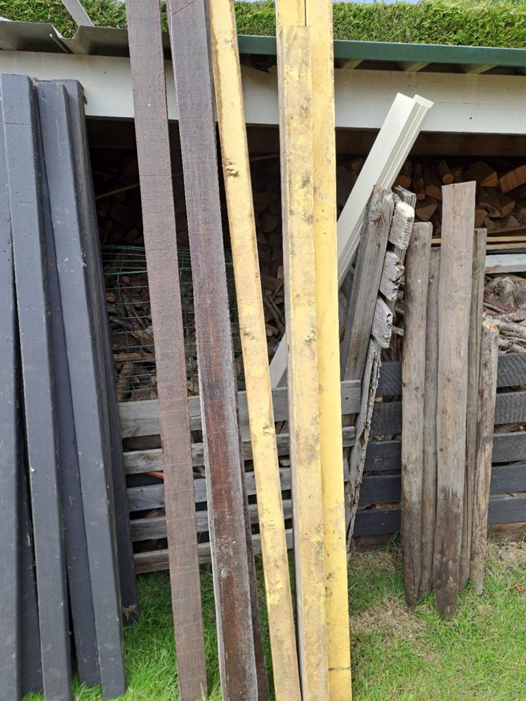 Diverse houten balken en planken, Doe-het-zelf en Verbouw, Hout en Planken, Gebruikt, 25 tot 50 mm, Grenen, Ophalen of Verzenden