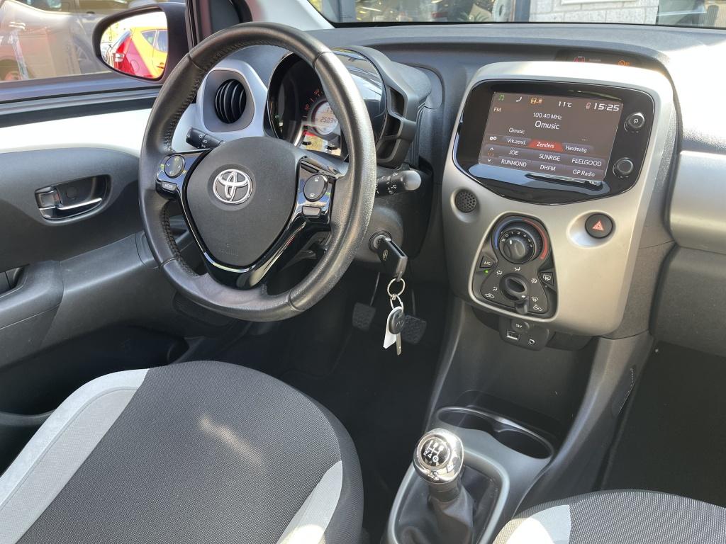 Toyota Aygo 1.0 VVT-i X Play Camera Airco Nieuwe apk Nap, Gebruikt, Euro 6, 4 stoelen, Wit
