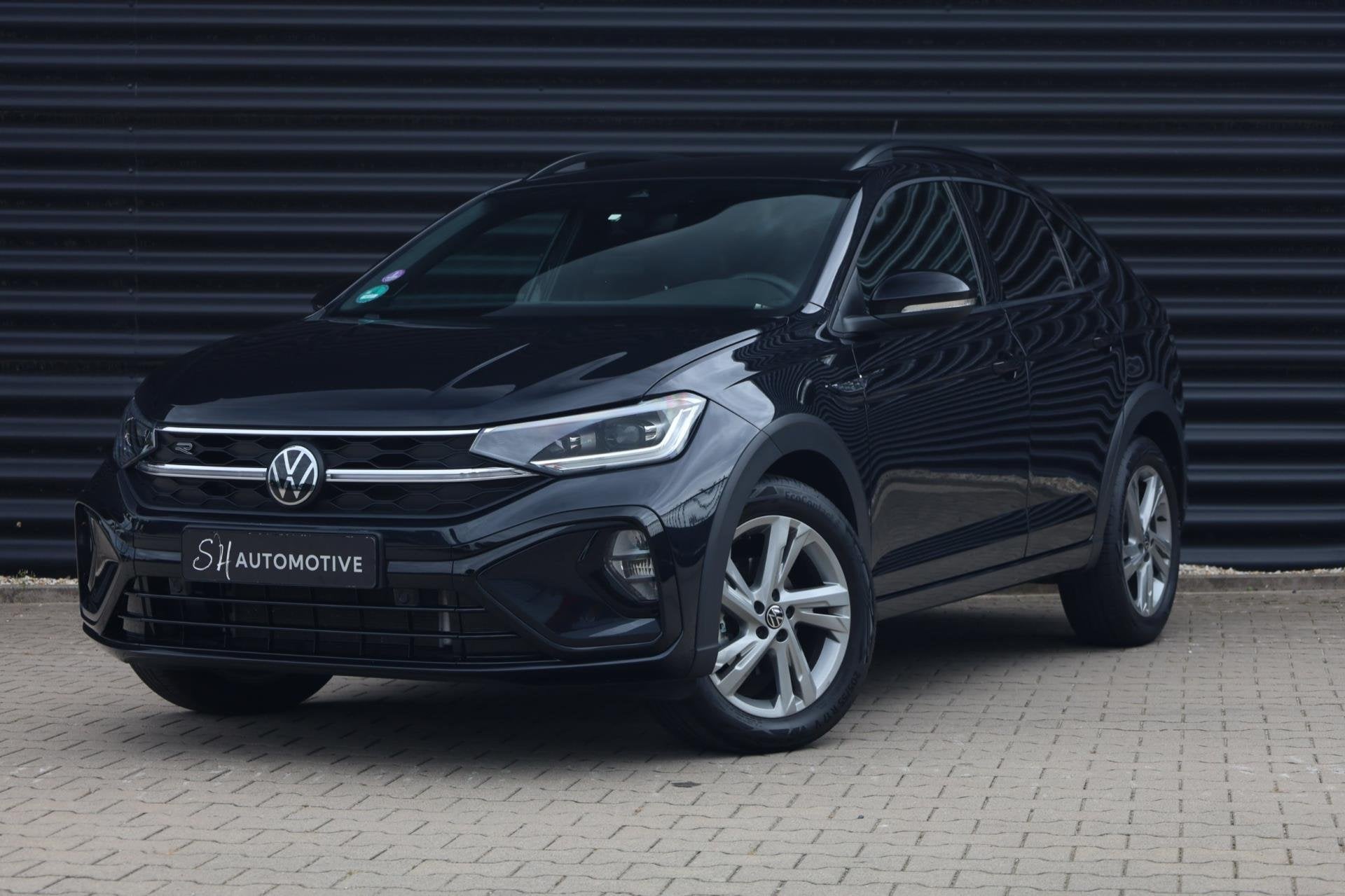 Volkswagen TAIGO 1.0 TSI R-Line Business / Carplay / Camera, Auto's, Gebruikt, Zwart, Bedrijf, 630 kg