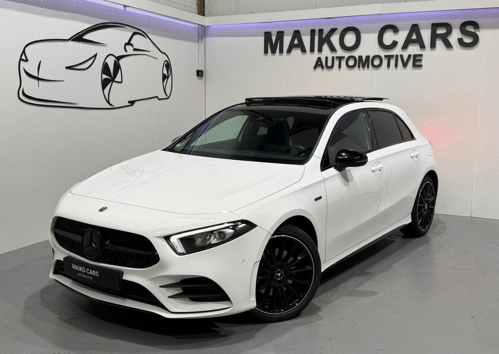 Mercedes-Benz A-klasse 250 e AMG LINE Limited PANO, Auto's, Gebruikt, Zwart, 4 cilinders, Wit