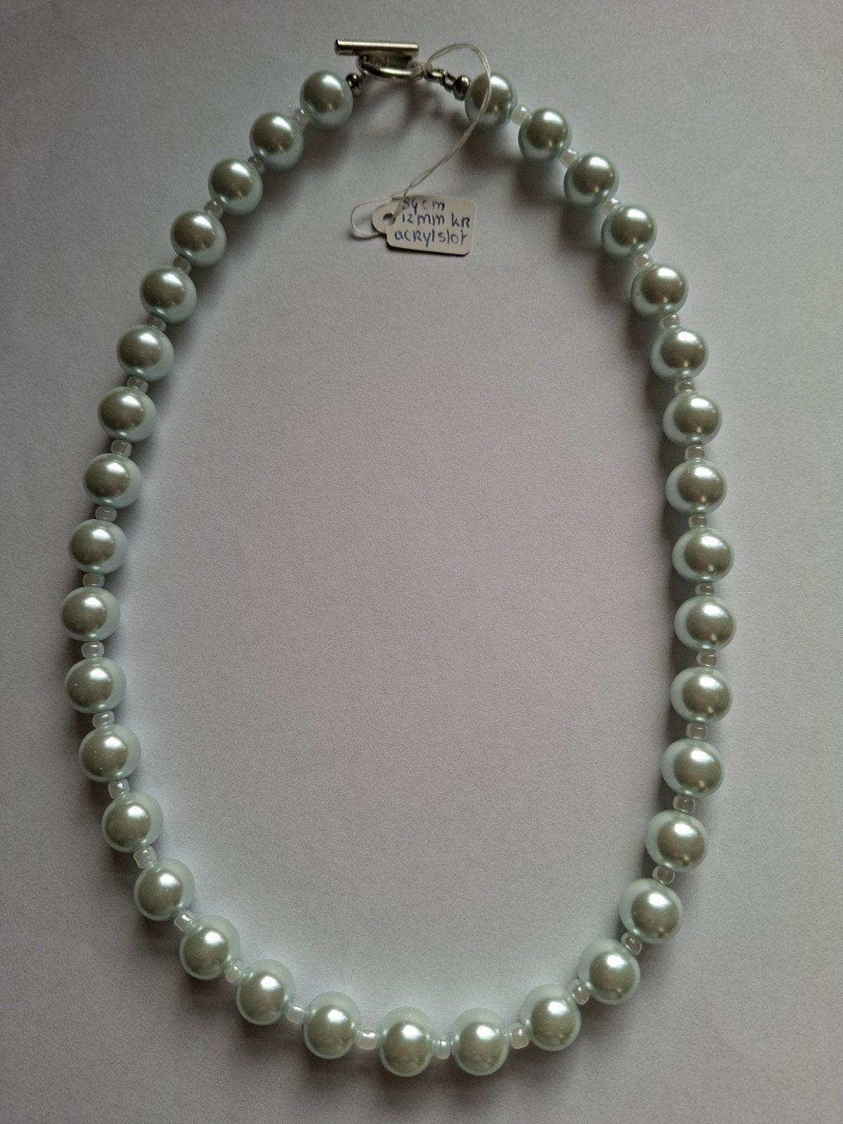 Witte parelketting 54cm met acrylslot, Ophalen of Verzenden, Nieuw, Wit, Kunststof