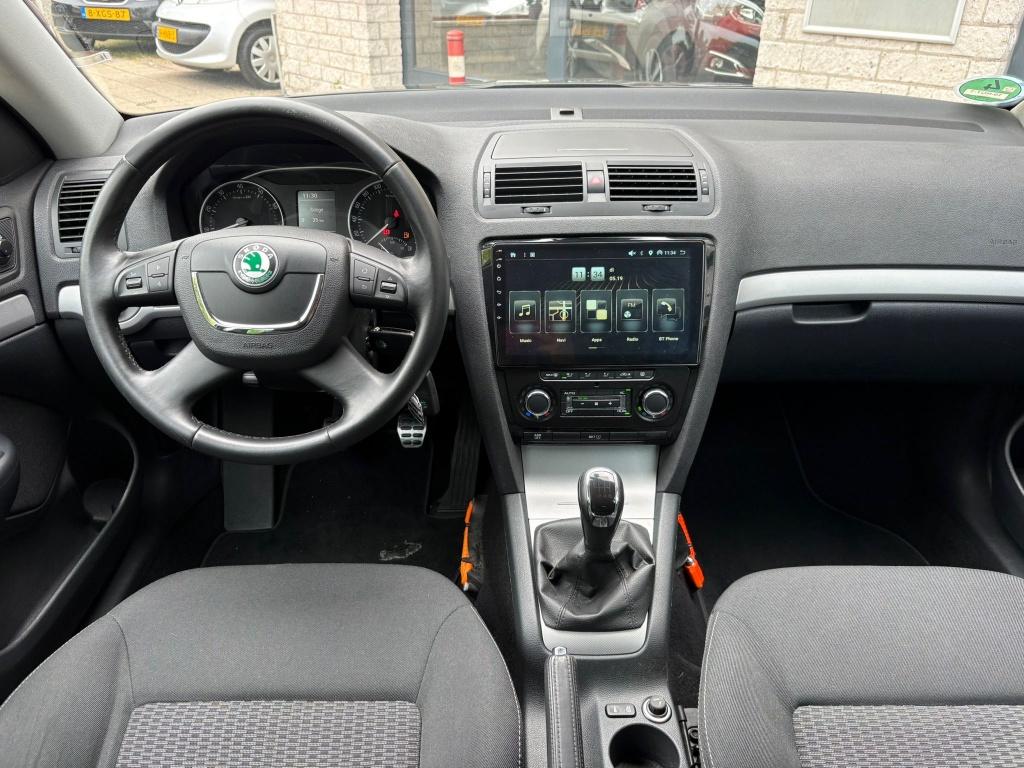 Skoda Octavia Combi 1.2 TSI Trekhaak Carplay Nw Ketting Grot, Auto's, Skoda, Euro 5, Gebruikt, 4 cilinders, Zwart