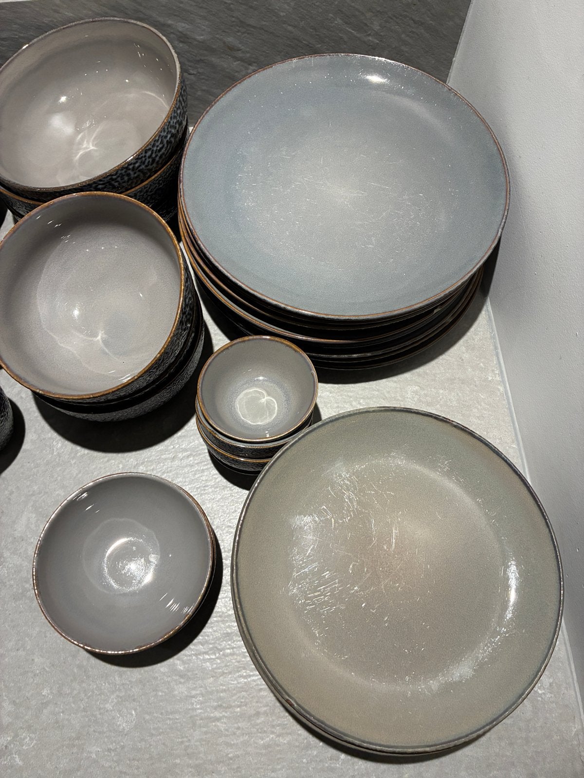 Servies Herman den Blijker - Lichtgrijs (40-delig), Ophalen, Gebruikt, Overige merken, Keramiek