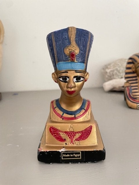 Buste / beeld. Egypte. Nefertitie Egyptenaren. Handgekleurd., Ophalen, Zo goed als nieuw, Mens