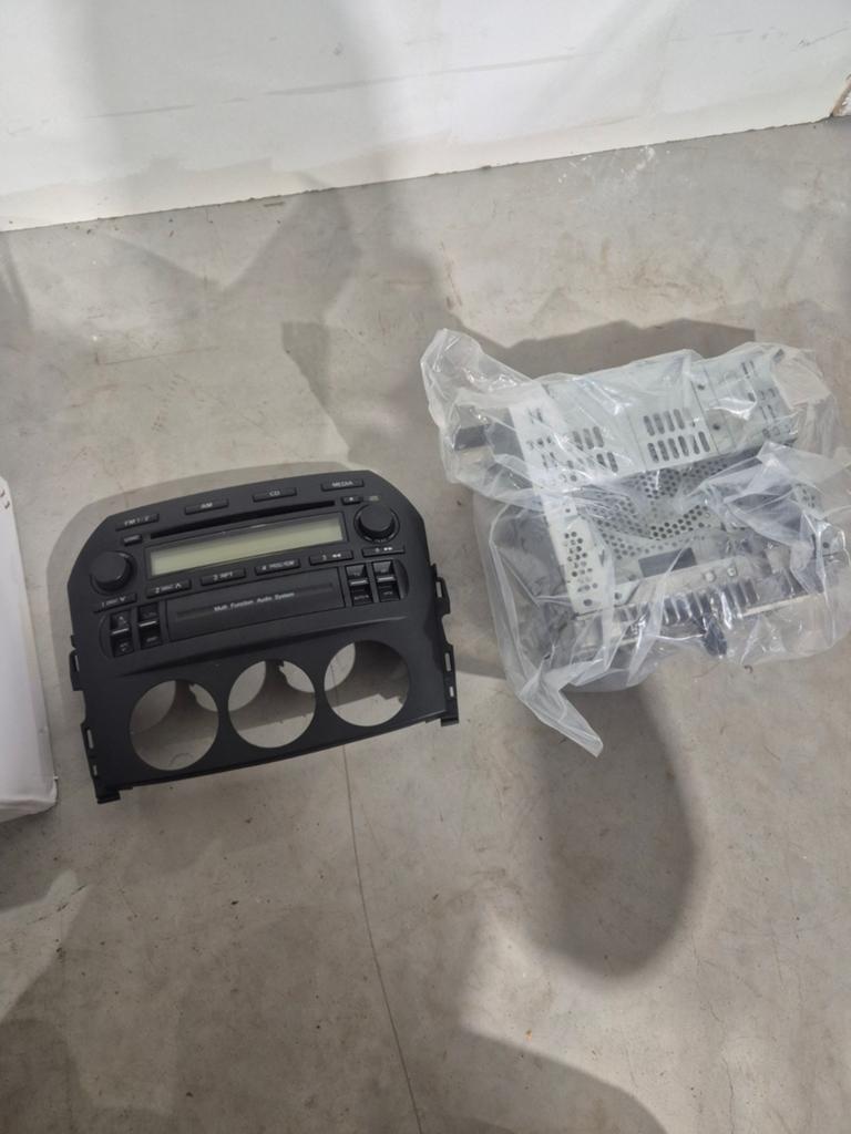 Mazda mx radio cd speler, Auto diversen, Autoradio's, Onbekend, Ophalen of Verzenden, Zo goed als nieuw, Onbekend