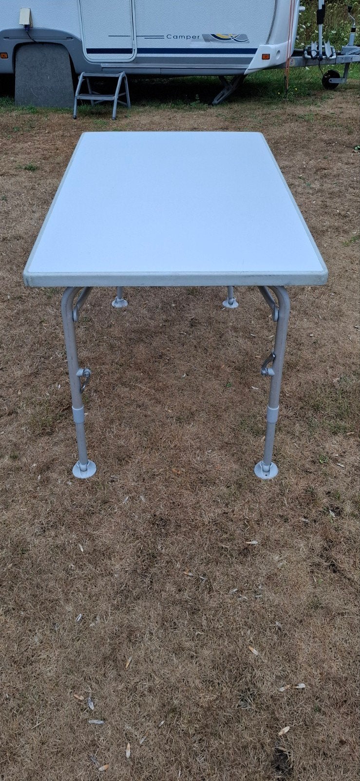 campingtafel, Caravans en Kamperen, Kampeermeubelen, Ophalen of Verzenden, Zo goed als nieuw, Campingtafel
