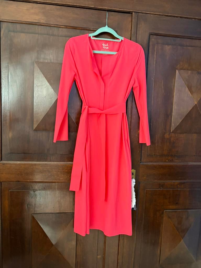 Trvl dress jurk XS nieuw met ieniemienie gaatje!, Nieuw, Ophalen of Verzenden, Knielengte, Maat 34 (XS) of kleiner