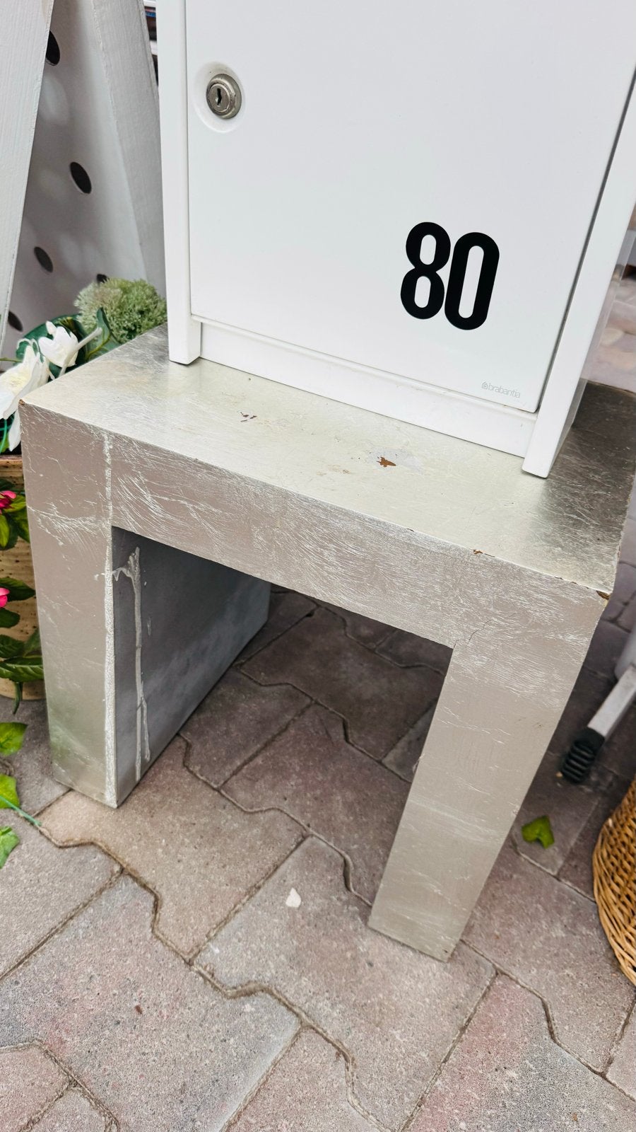 Zilverkleurig bijzettafeltje/plantenstandaard, Hout, Gebruikt, Ophalen of Verzenden, Modern