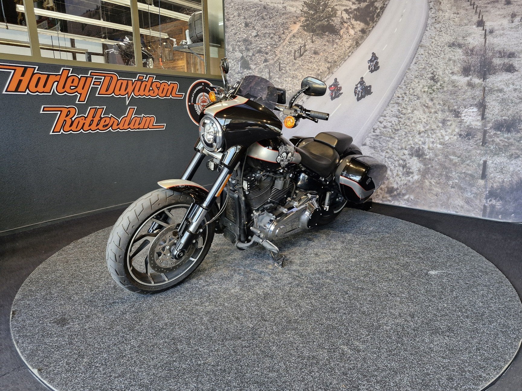 Harley-Davidson FLSB SPORT GLIDE (bj 2021), Motoren, Laan van Vredenoord 33
2289 DA  RIJSWIJK, NL, Bedrijf, Overig, Sales@harleydavidsonrotterdam.nl