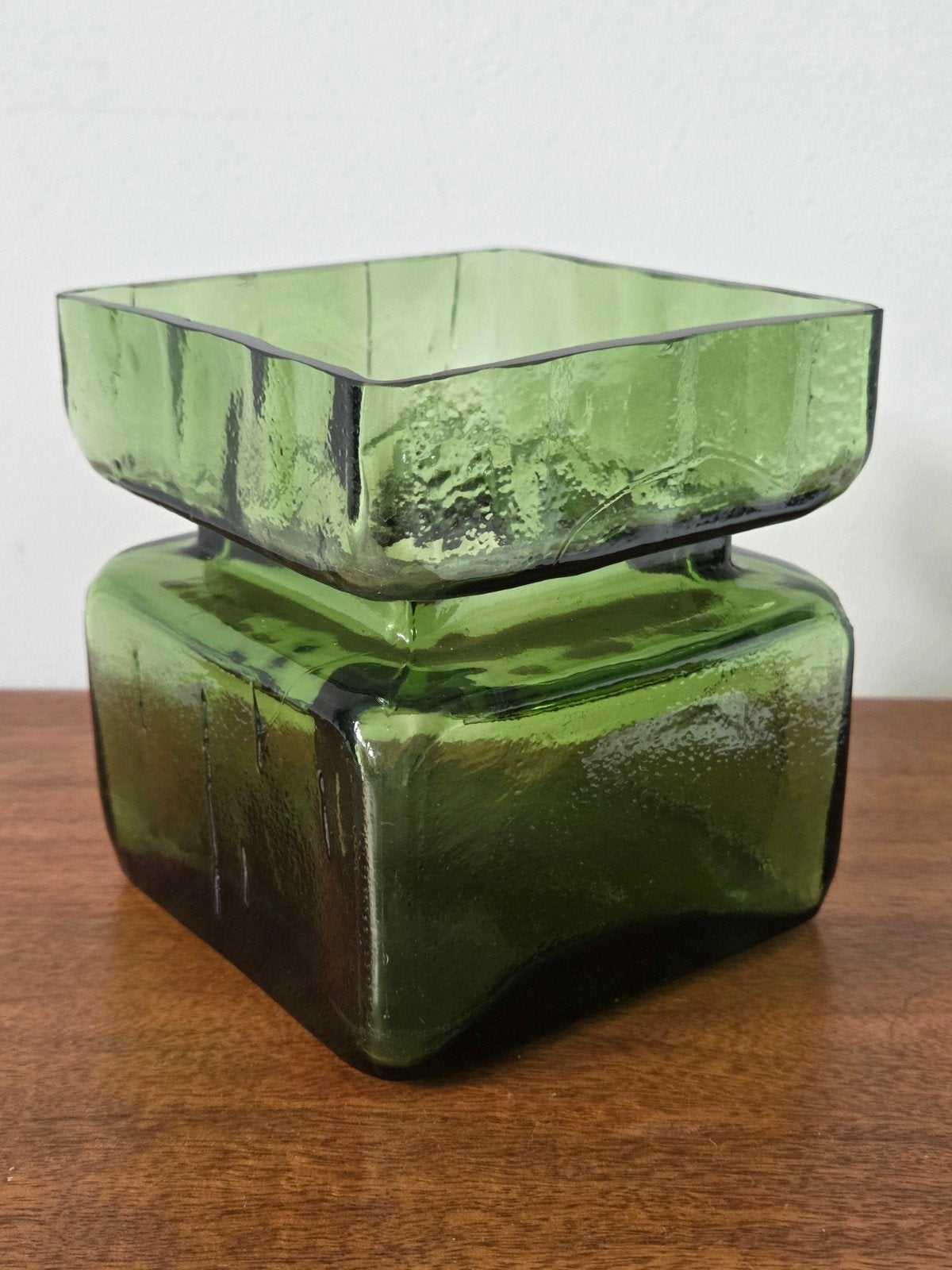 Vintage groen glazen vaas, Fins design, Glas, Object, Ophalen of Verzenden, 12 cm