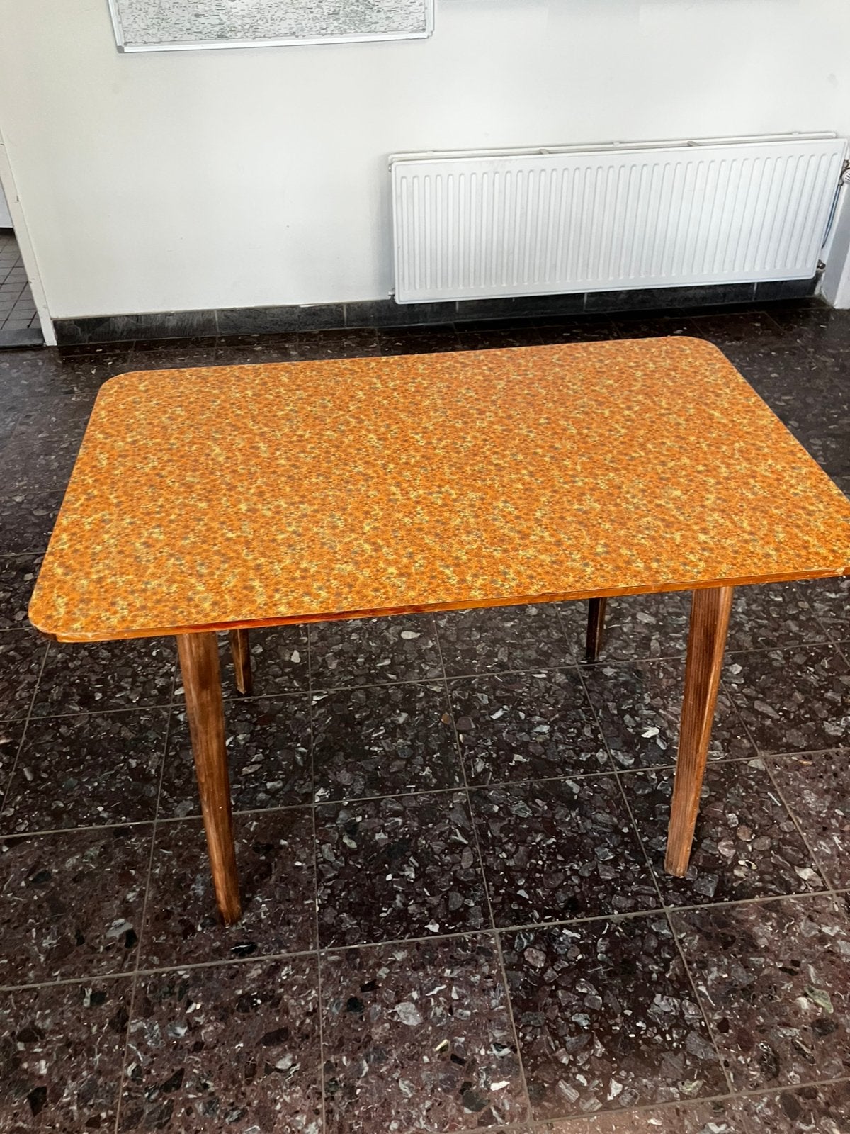 Tafel met formica blad. 70 x 110 cm, Huis en Inrichting, Tafels | Bijzettafels, Ophalen of Verzenden, Zo goed als nieuw, 75 cm of meer