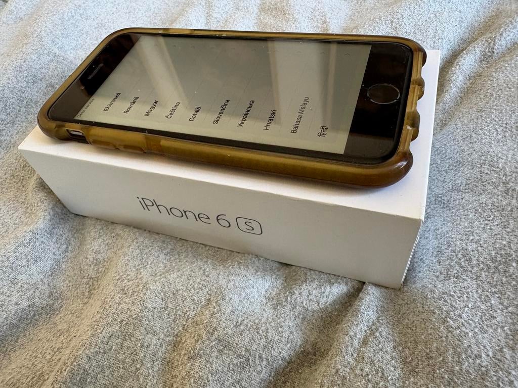 iPhone 6S 64GB Zwart met oplader en hoesje, Telecommunicatie, Mobiele telefoons | Apple iPhone, Gebruikt, 16 GB, Zwart, Ophalen of Verzenden