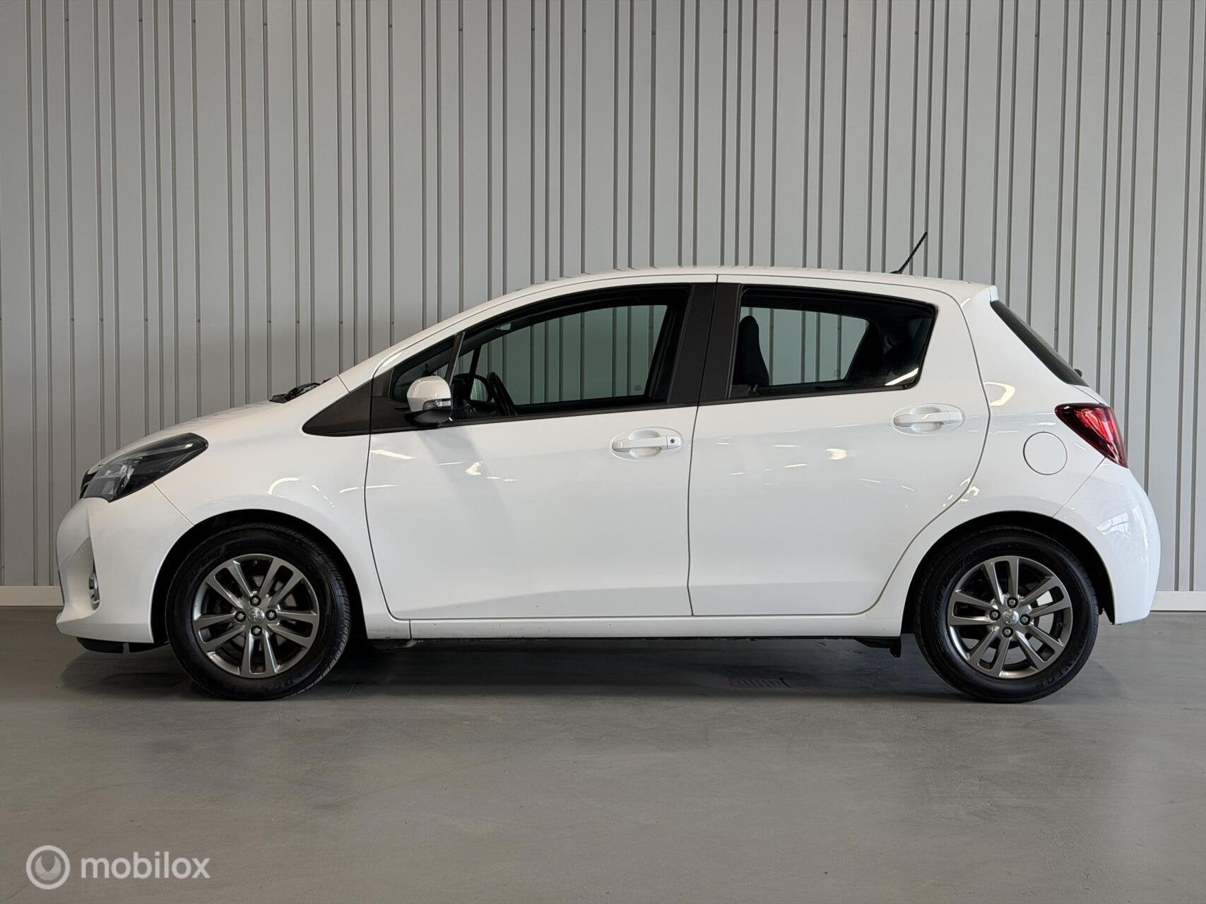 Toyota Yaris 1.0 VVT-i Lease Bi-Tone, Voorwielaandrijving, Gebruikt, Euro 6, Handgeschakeld
