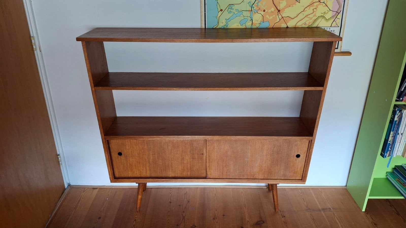 Vintage Teak Boekenkast / Dressoir met Schuifdeuren, Antiek en Kunst, Ophalen