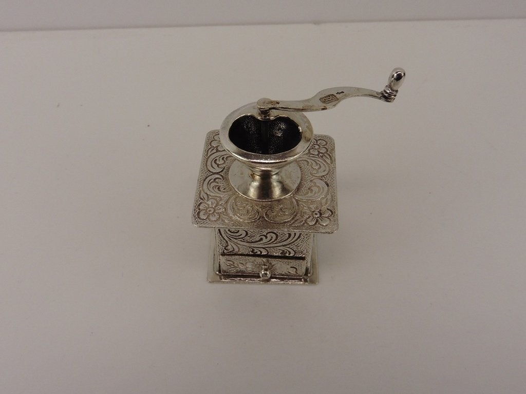 Zilveren miniatuur Koffiemolen                          Z149