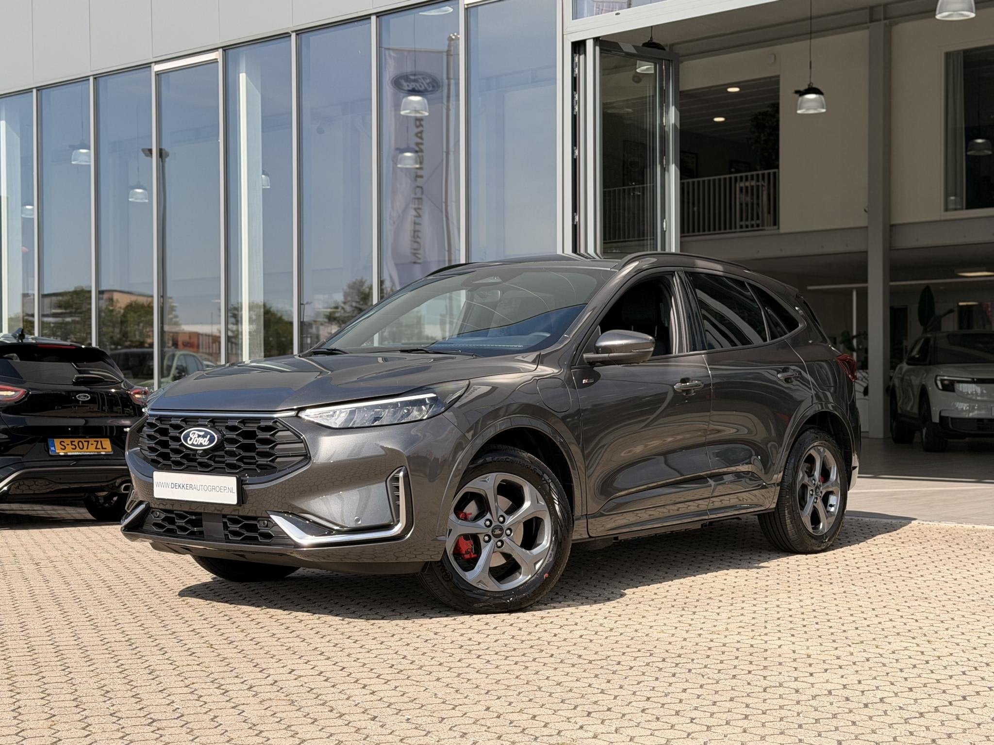 Ford Kuga 2.5 PHEV ST-Line X UIT VOORRAAD I DRIVER ASSIST PA, 14 kWh, Lichtsensor, Euro 6, 4 cilinders