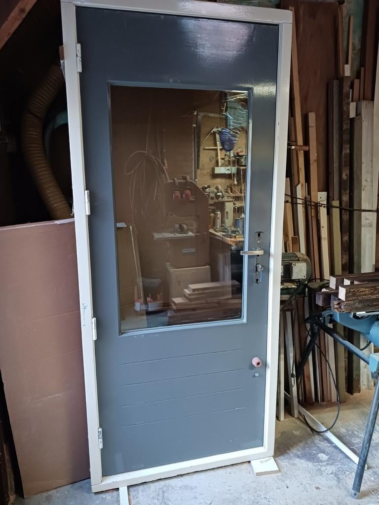 Merbau achterdeur met vliegenhor, Doe-het-zelf en Verbouw, Kozijnen en Schuifpuien, Gebruikt, Deurkozijn, 150 tot 225 cm, Inclusief glas