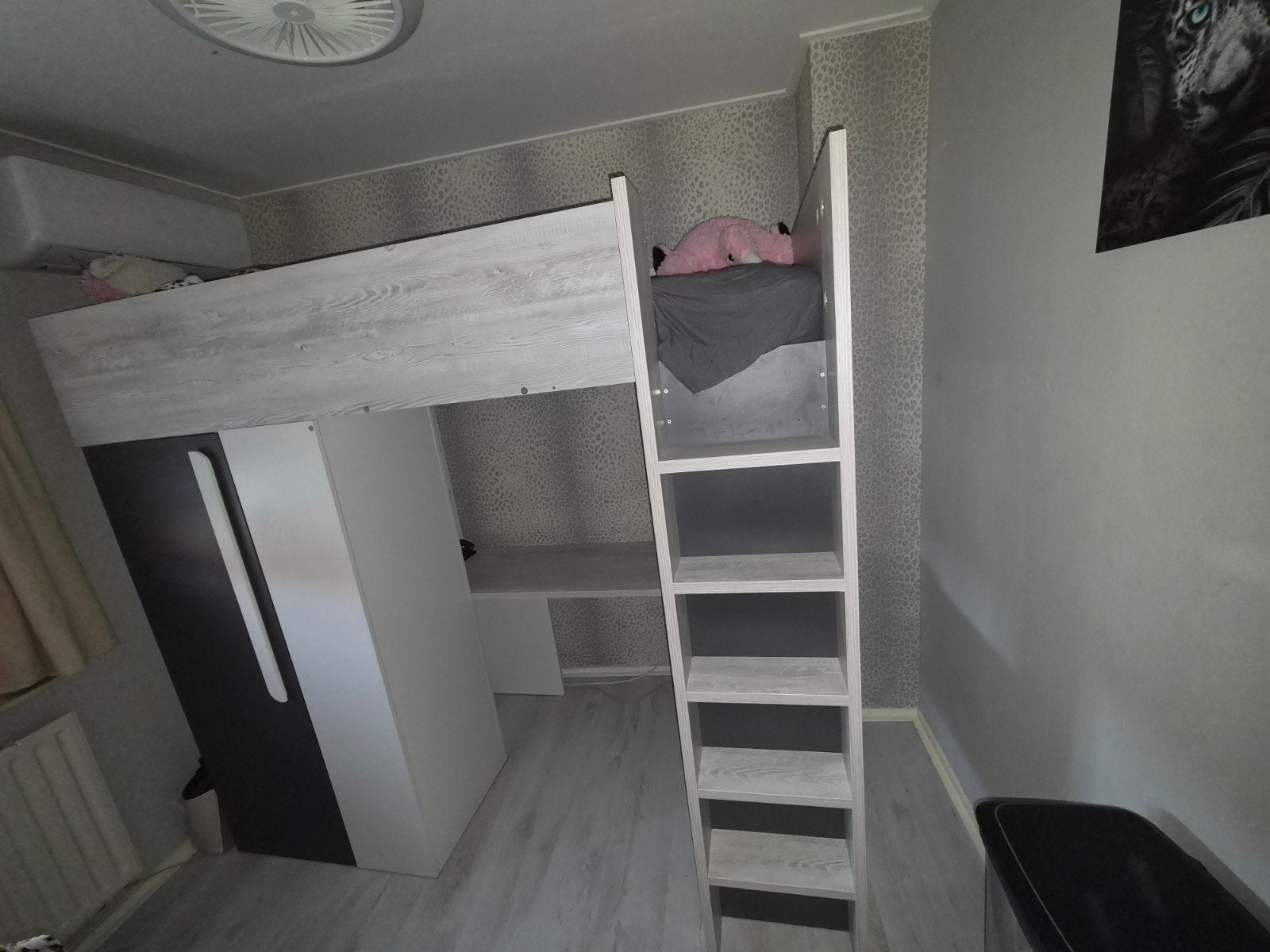 1 persoons bed met kast en bureau, Ophalen, 90 cm, Eenpersoons, Zo goed als nieuw