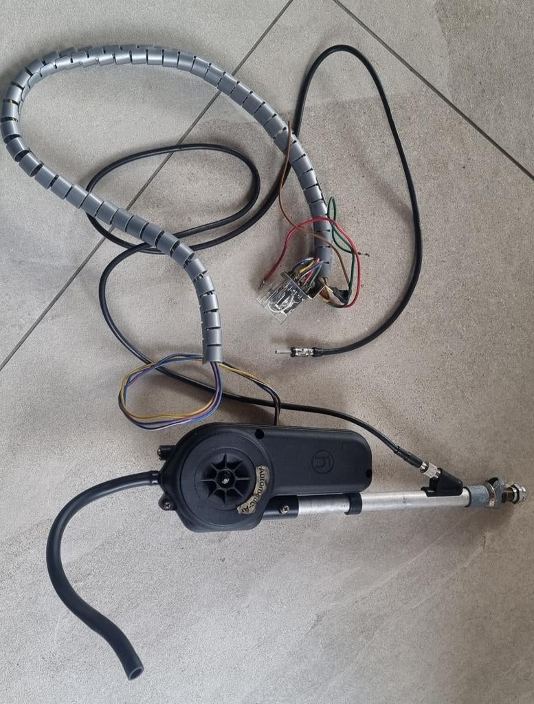 Hirschmann Auta 5091 elektrische en automatische antenne, Ophalen of Verzenden, Gebruikt, Antenne
