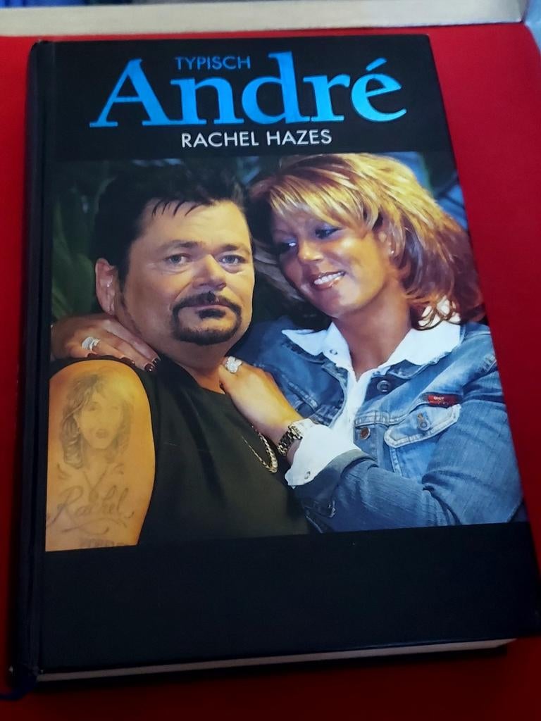 GESIGNEERD Typisch André.  - Rachel Hazes. 2005, Boeken, Biografieën, Ophalen of Verzenden, Gelezen