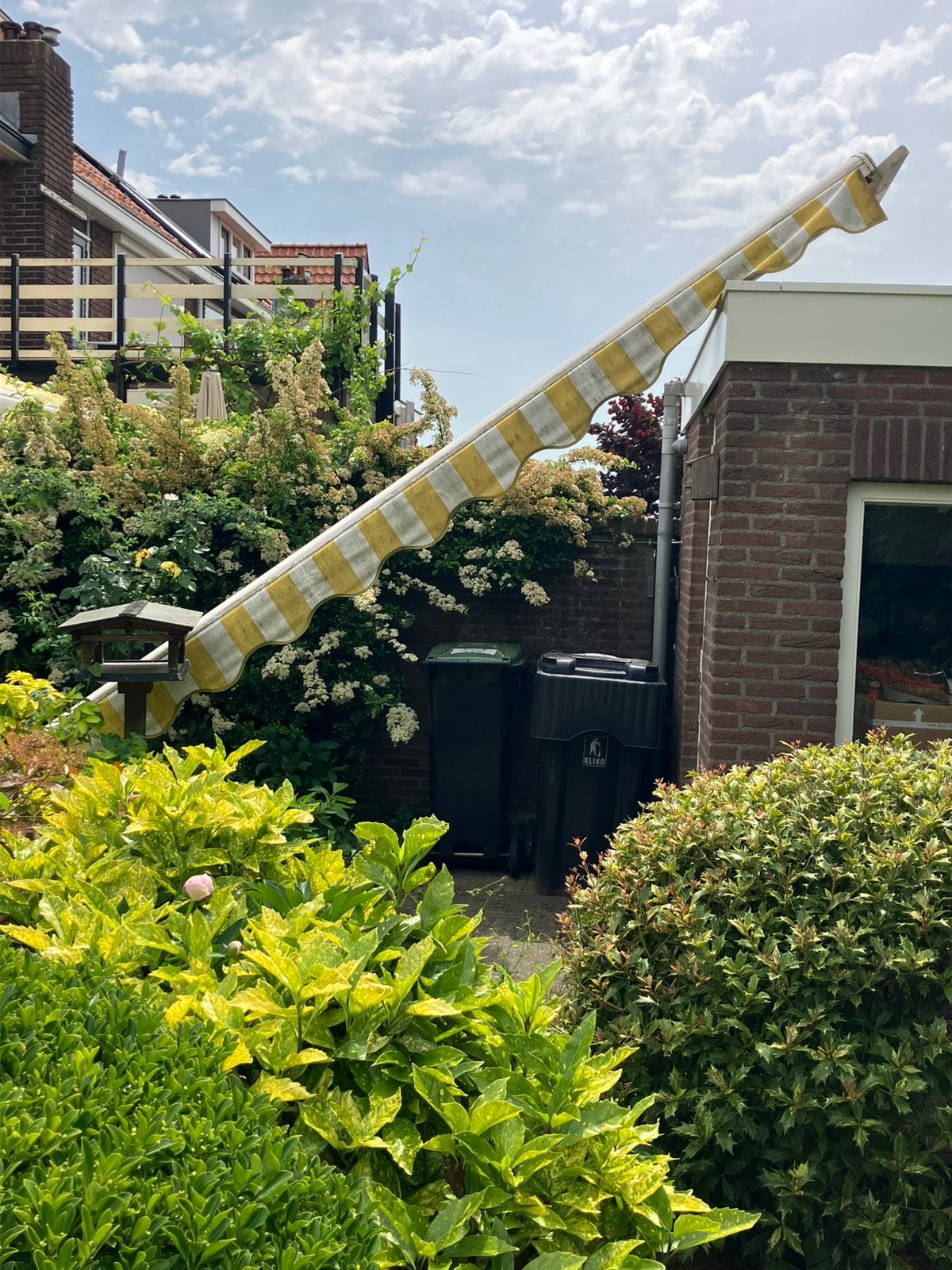 Knikarm zonnescherm elektr, geel/wit, 4.65 l, 2.76 uitval, Tuin en Terras, Zonneschermen, Ophalen, Gebruikt, 450 cm of meer, Elektrisch