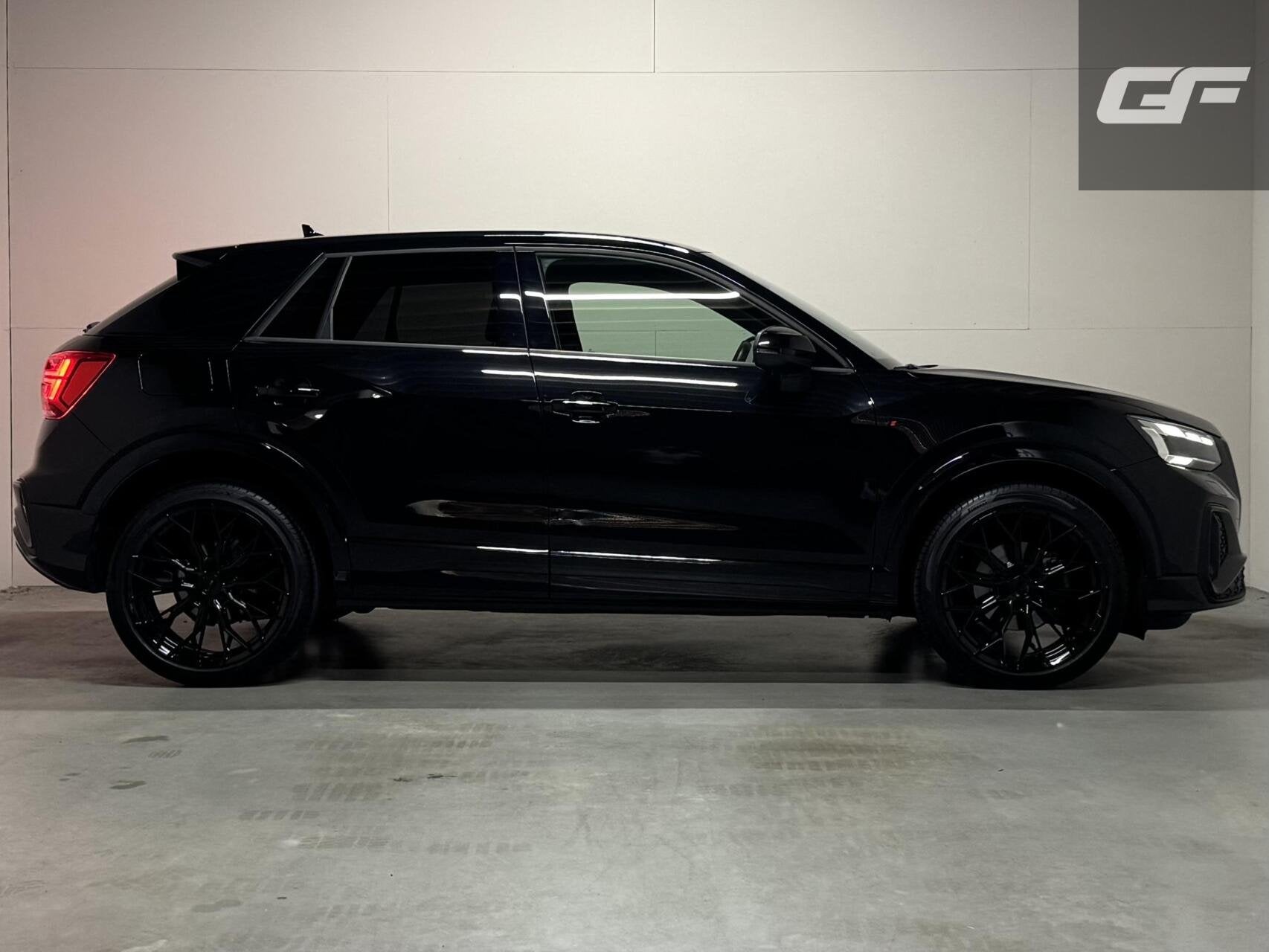 Audi Q2 35 TFSI S-Line Black Edition Virtual DSG Cruise NAP, 4 cilinders, Leder en Stof, Zwart, Bedrijf