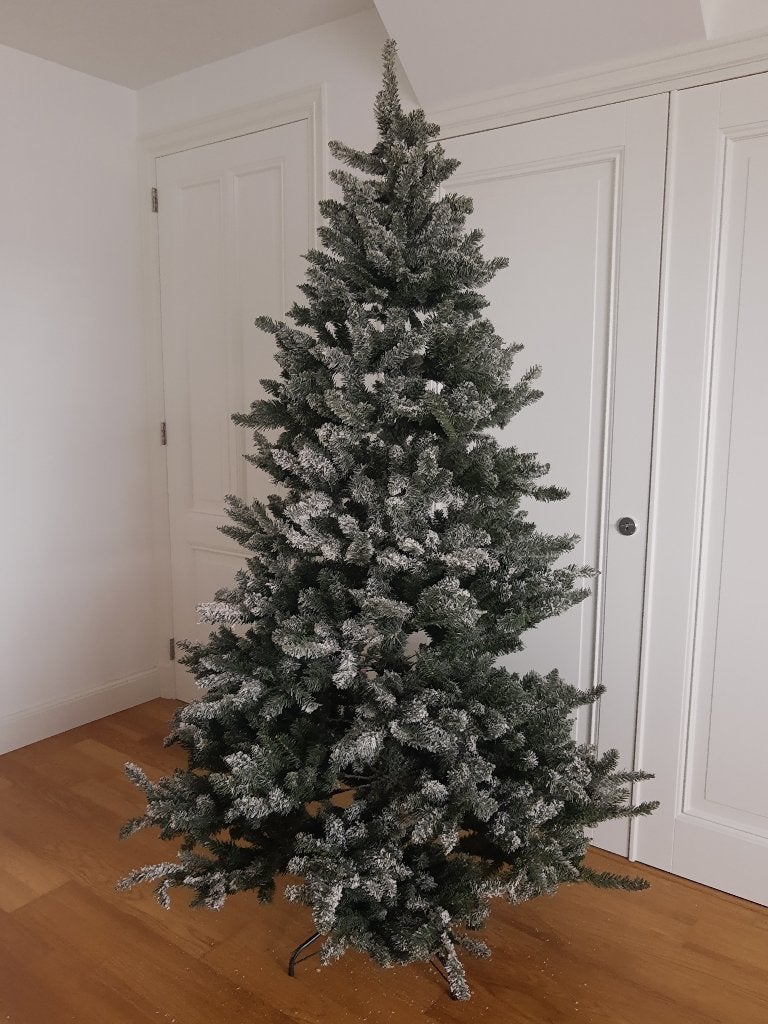 Noach X-Mas besneeuwde kunstkerstboom demontabel in doos, Ophalen, Zo goed als nieuw