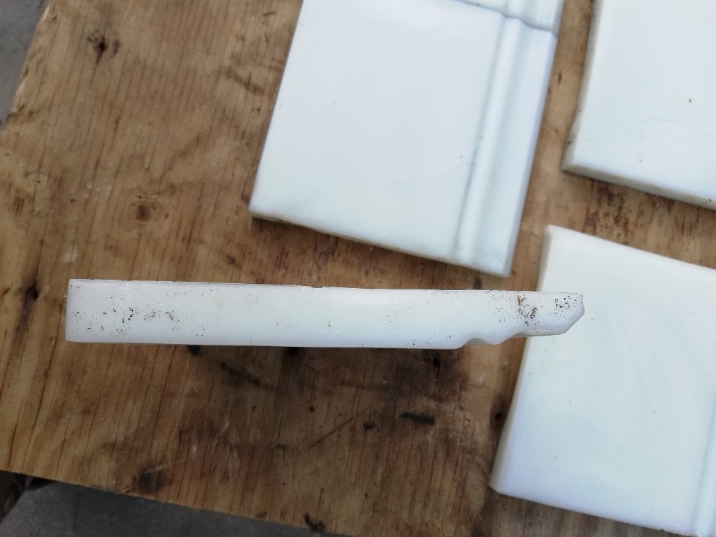 40 antieke witte GLAZEN muurplinten (wv 3 met hoekafronding), Ophalen, Overige materialen, Nieuw, 250 cm of meer