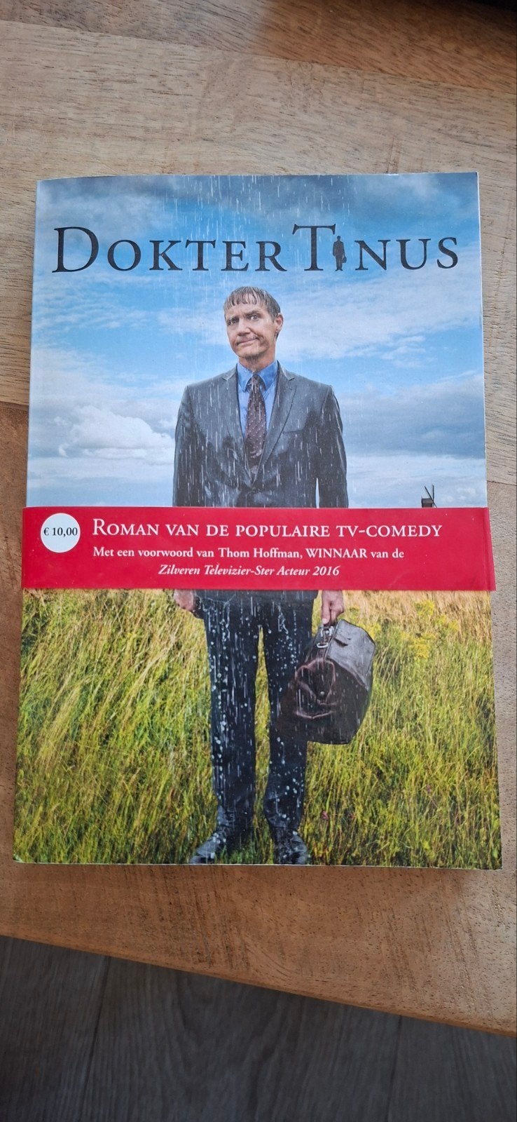 Dokter Tinus - Roman van de populaire TV-comedy, Onbekend, Ophalen of Verzenden, Zo goed als nieuw, Nederland