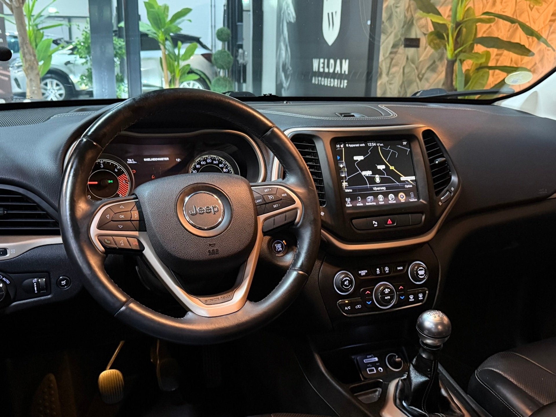 Jeep Cherokee 2.0 Limited 140PK Garantie |Pano|Trekhaak|Keyl, Auto's, Voorwielaandrijving, Euro 5, 450 kg, Met garantie (alle)