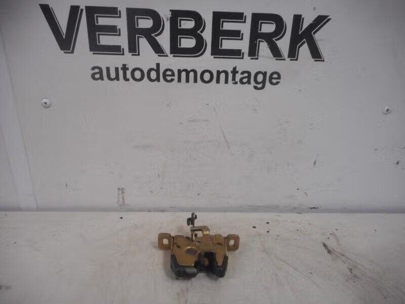 SLOTVANGER ACHTERKLEP Volvo 440 (01-1988/12-1996), Gebruikt, Info@volvocars.com, Ophalen of Verzenden, Volvo