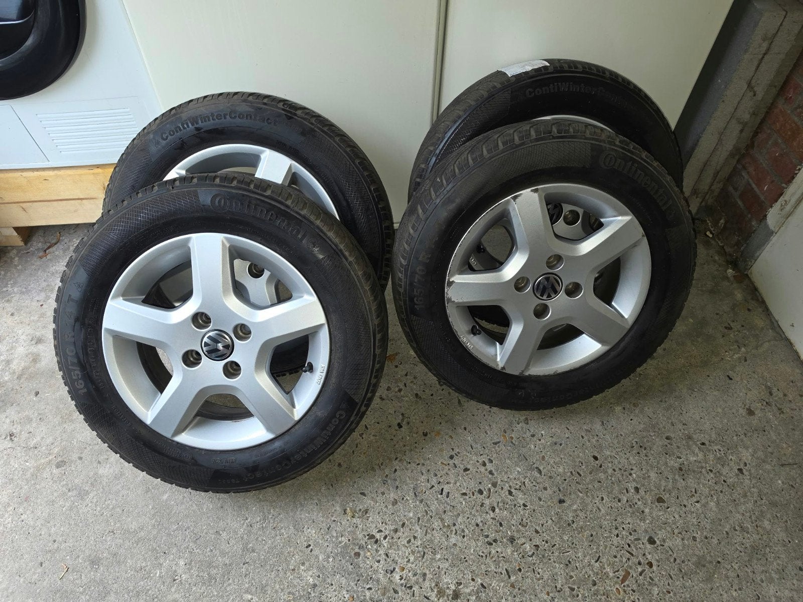 Volkswagen winterbanden op velg - Continental 165/70 R14, Auto-onderdelen, Ophalen, 14 inch, Gebruikt, Banden en Velgen