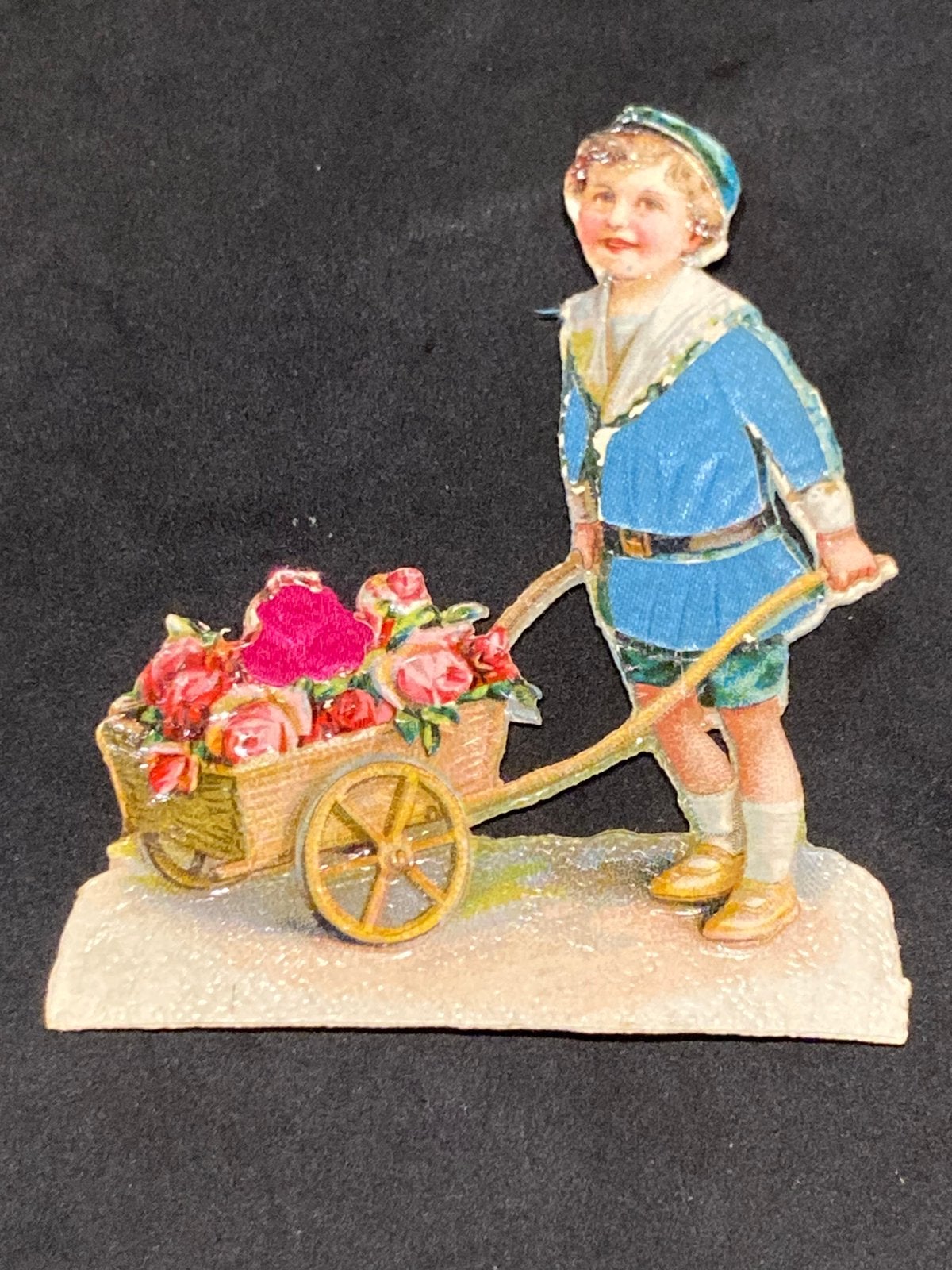 Antiek poezieplaatje met zijde, jongen /  kruiwagen (190826), Ophalen of Verzenden