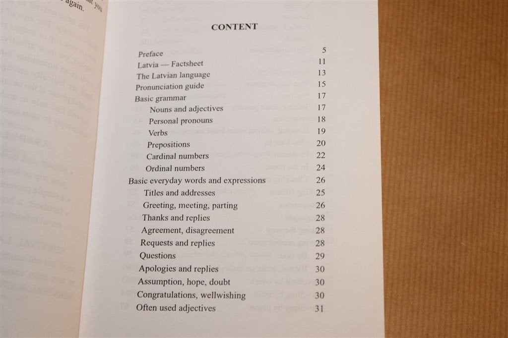 Overleven in Letland — Reisgids en Taalgids [EN], Boeken, Reisgidsen, Europa, Ophalen of Verzenden, Reisgids of -boek, Gelezen