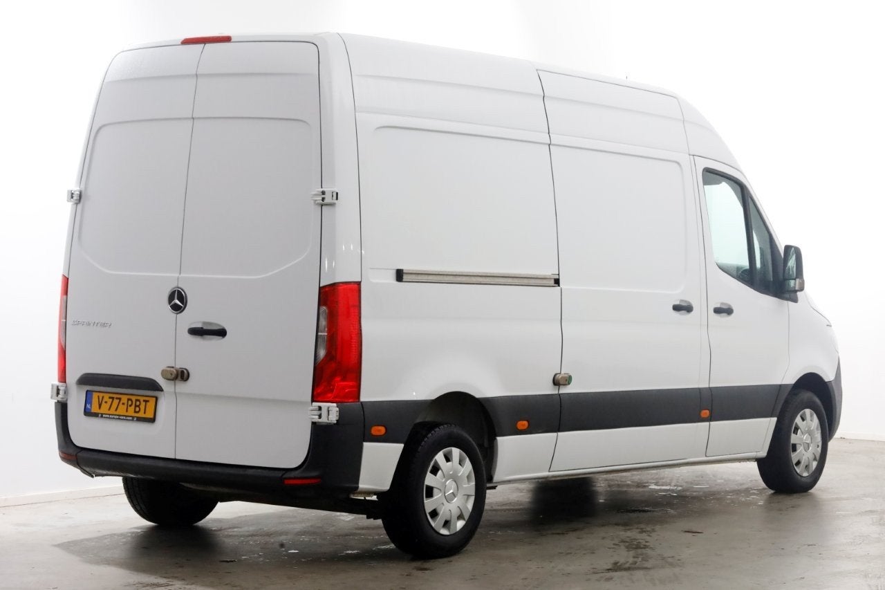 Mercedes-Benz Sprinter 311 CDI 115pk L2H2 Airco/CarPlay 10-2, Auto's, Voorwielaandrijving, Dealer onderhouden, Gebruikt, Euro 6