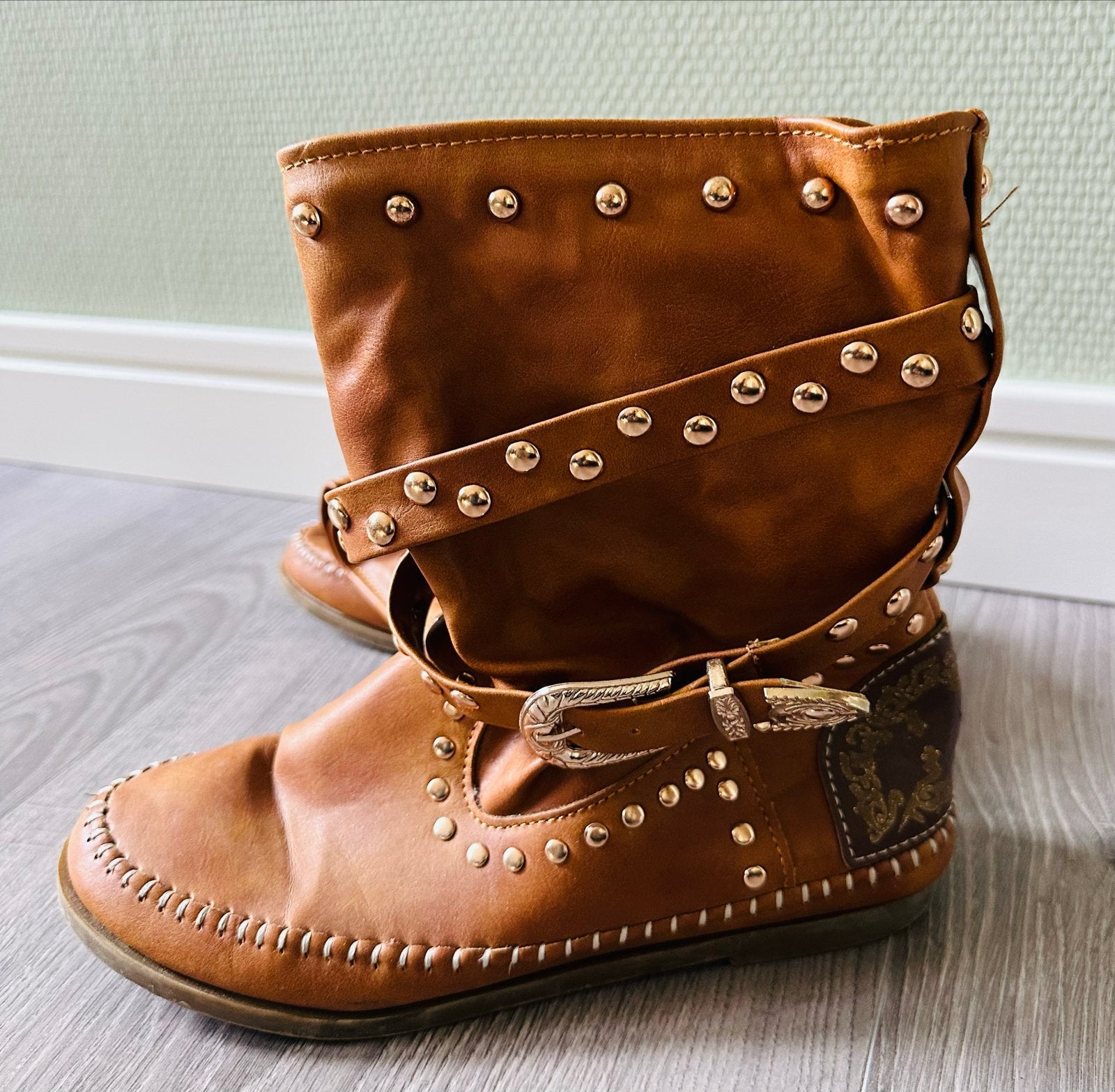 Cognackleurige Ibiza laarzen maat 38 met studs, Kleding | Dames, Schoenen, Bruin, Lage of Enkellaarzen, Ophalen of Verzenden, Zo goed als nieuw