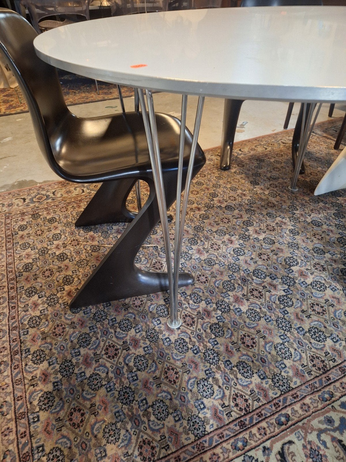Frits Hansen tafel - Rond, wit met chromen poten, Gebruikt, Info@fritzhansen.com, Fritz Hansen, Ophalen of Verzenden