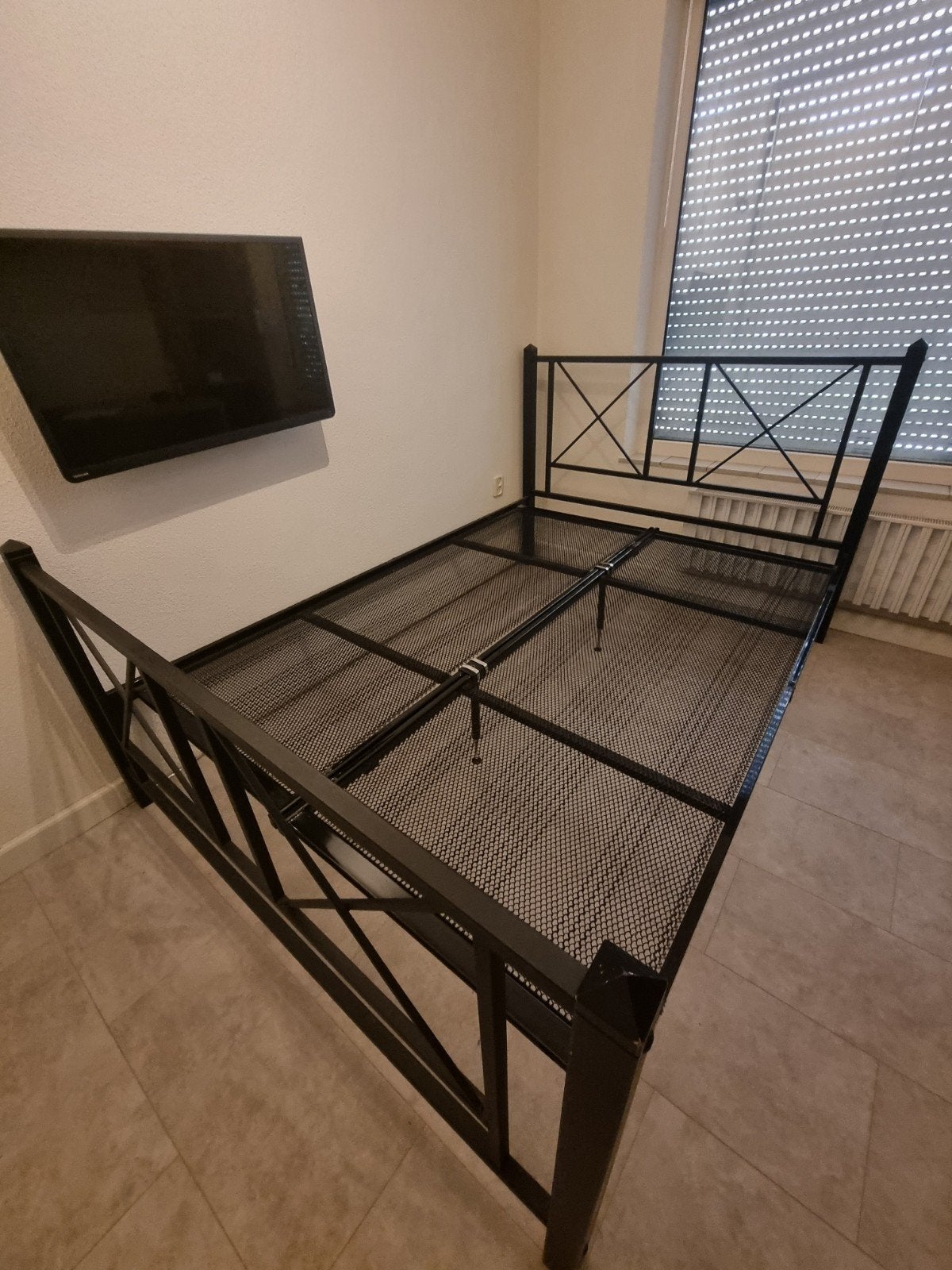Zwart metalen tweepersoonsbed met lattenbodem, Huis en Inrichting, Slaapkamer | Bedden, Gebruikt, Modern, Industrieel, Zwart, Tweepersoons