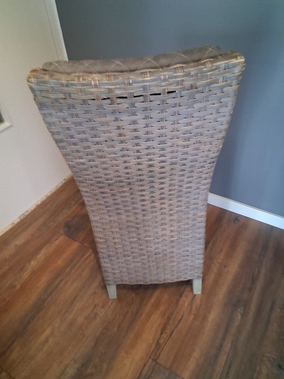 4 Taupe Suedine Stoelen: 1x Wieltjes, 3x Poten, met Riet, Gebruikt, Overige kleuren, Vier, Stof