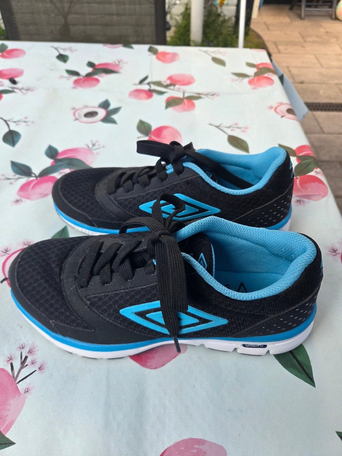 UMBRO RUNNER WOMENS Maat 39, Ophalen of Verzenden, Zo goed als nieuw, Hardloopschoenen, Overige merken