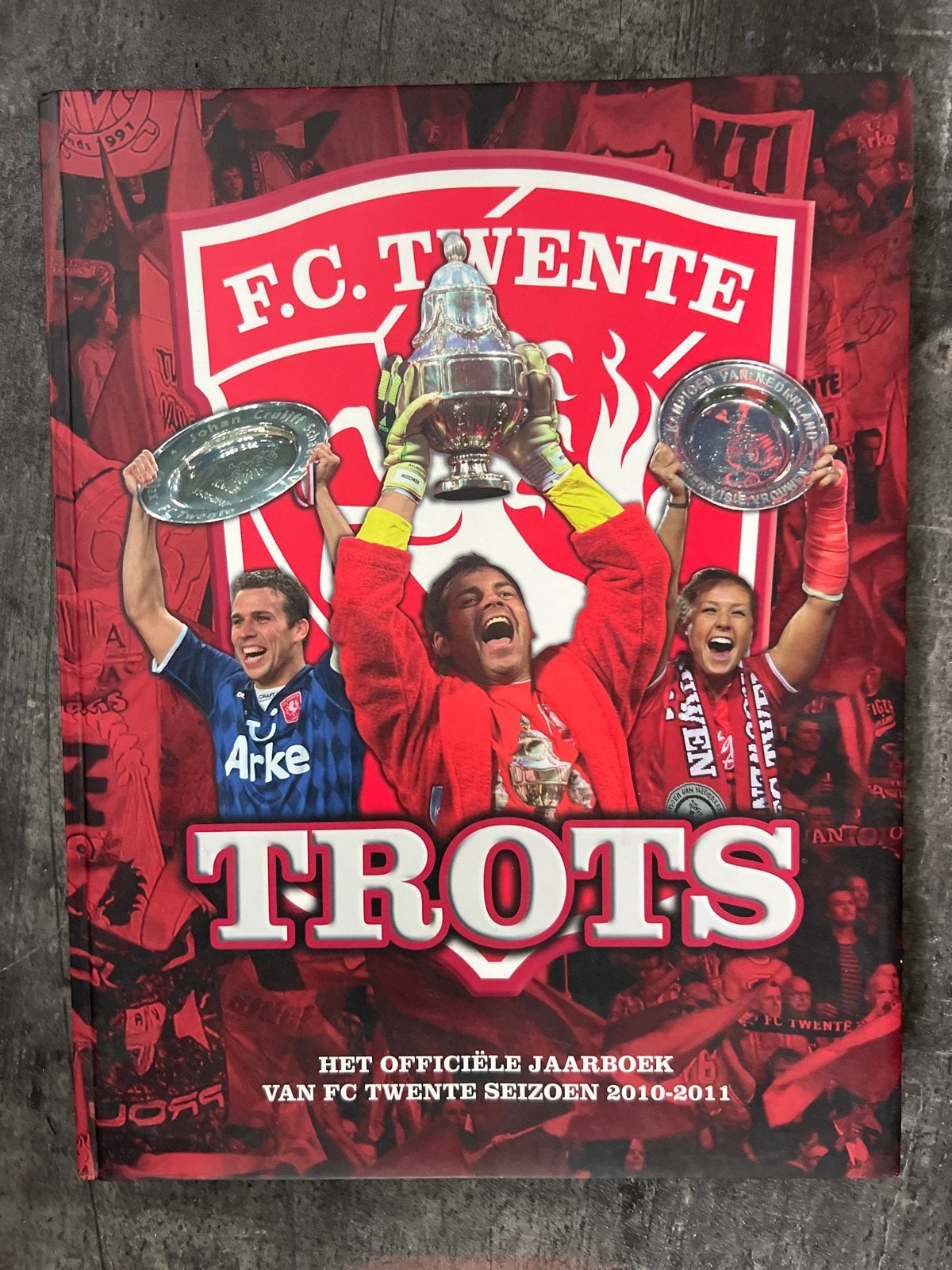 FC Twente Jaarboek 2010-2011 - Trots, Ophalen of Verzenden, Zo goed als nieuw, Overige sporten