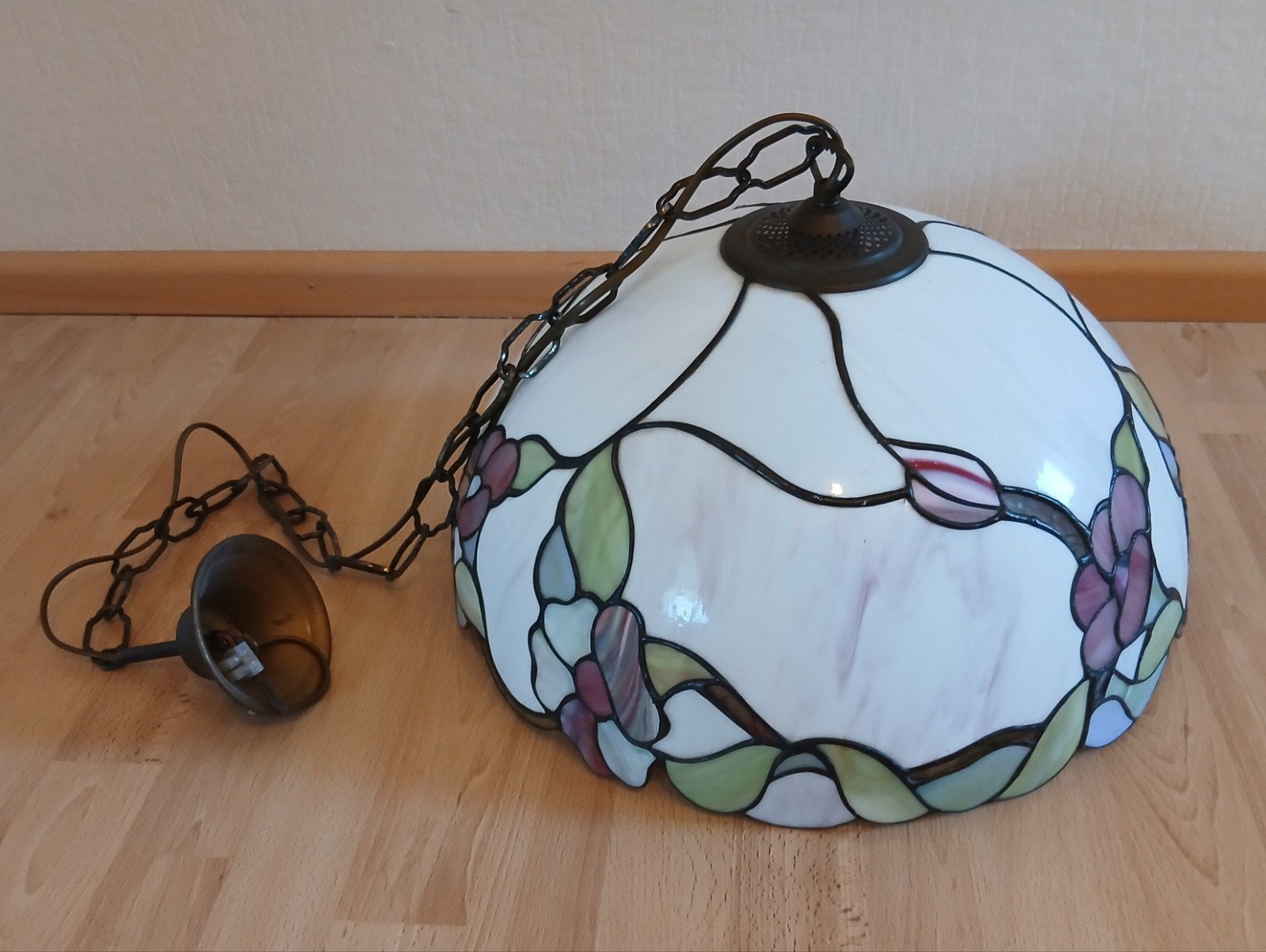 Originele Tiffany Plafondlamp met Bloemenmotief, Huis en Inrichting, Ophalen, E27 (groot), Glas, Gebruikt