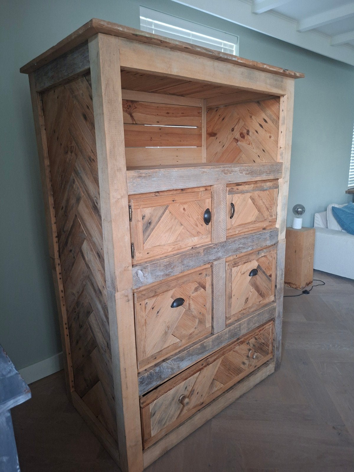 Unieke handgemaakte kast van gerecycled hout, Huis en Inrichting, Kasten | Boekenkasten, Ophalen, Met deur(en), 50 tot 100 cm