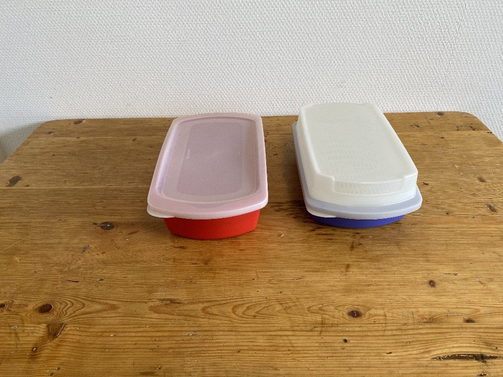 2 Tupperware ( Lunch ) Trommeltjes ( rood en blauw ), Ophalen of Verzenden, Zo goed als nieuw, Rood, Overige typen