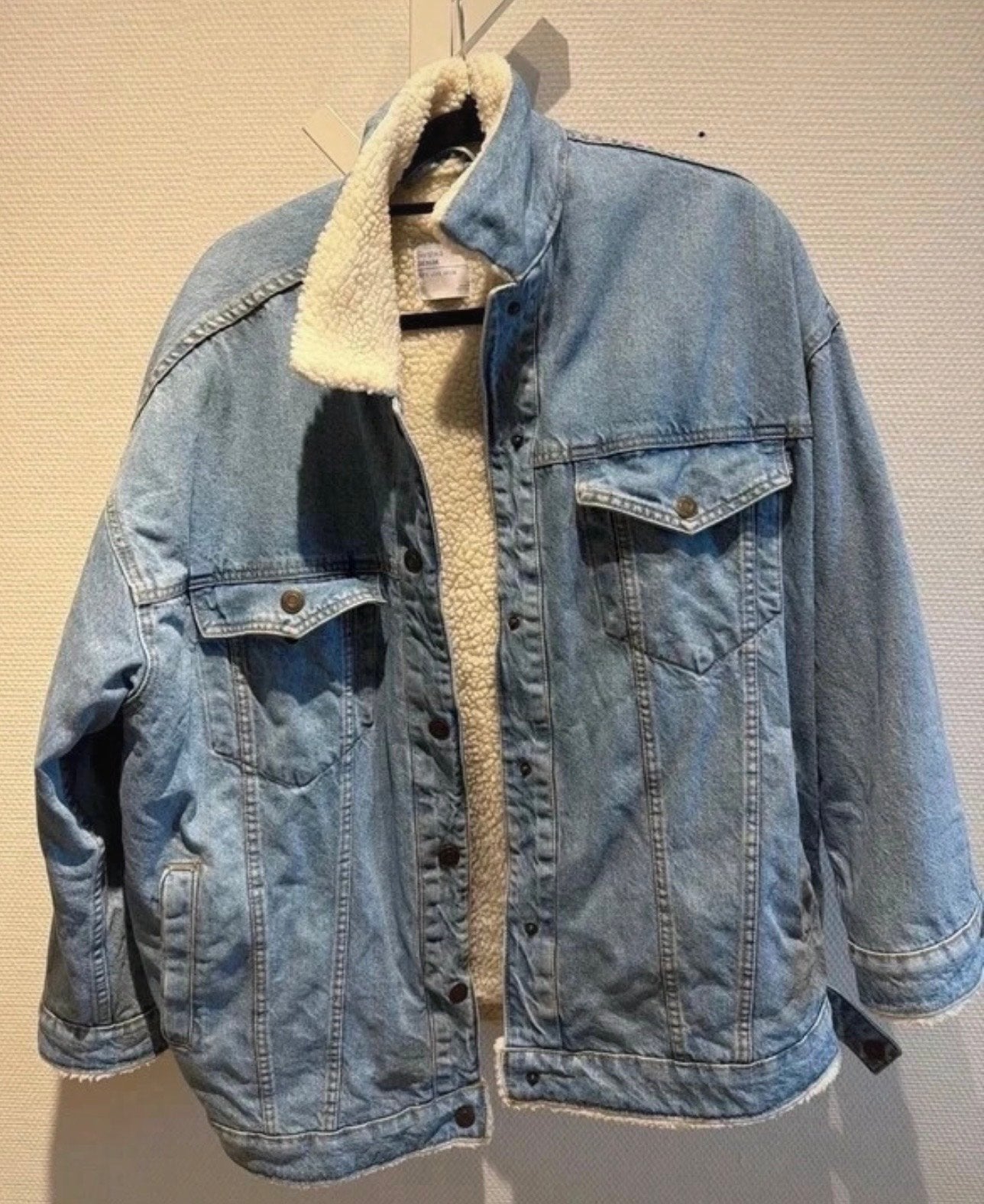 Bershka spijkerjas met teddy voering - Maat M, Verzenden, Gedragen, Maat 38/40 (M), Blauw