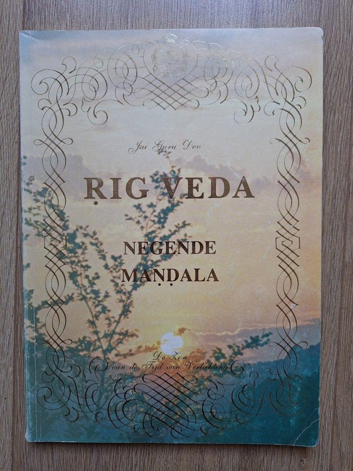 Rig Veda – Negende Mandala 1981 Gouden snede, Ophalen of Verzenden, Gelezen, Spiritualiteit algemeen, Achtergrond en Informatie