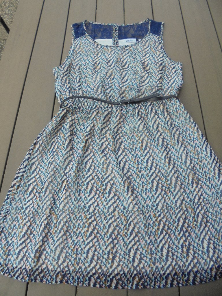 N52 Blauw bonte jurk ONLY maat 40, Kleding | Dames, Jurken, Gedragen, Maat 38/40 (M), Blauw, Boven de knie, Ophalen of Verzenden