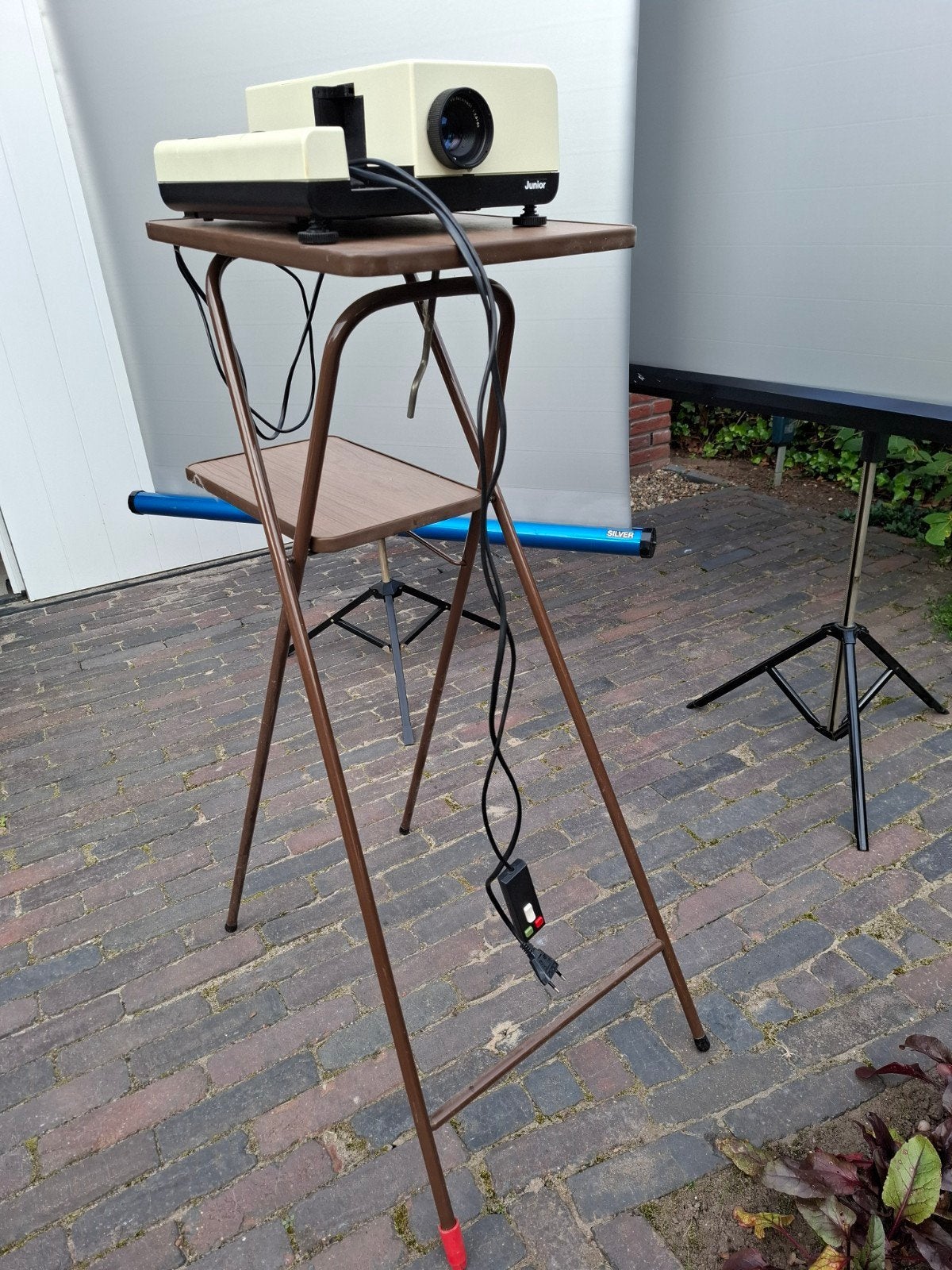 Twee diaprojectors, schermen en projectietafel, Audio, Tv en Foto, Ophalen, Gebruikt, Met scherm