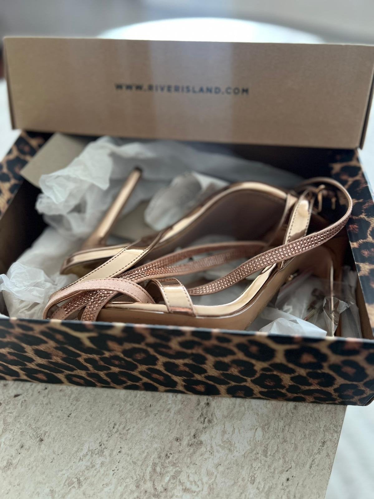 River Island Roségouden Hakken met Strassbandjes, Ophalen, Zo goed als nieuw, Overige kleuren, Pumps