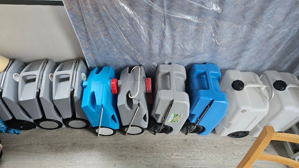 vuil water rol-tank voor caravan, Caravans en Kamperen, Caravan accessoires, Ophalen of Verzenden, Zo goed als nieuw